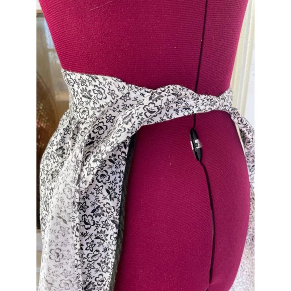 Vintage 1950s Half Apron Cotton Black/White Floral Retro - Picture 2 of 8